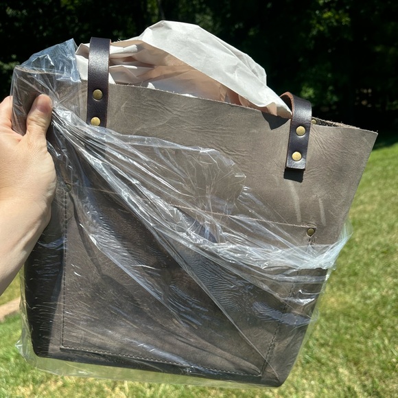 Portland leather goods large tote, true unicorn color groupie gray. 🦄 - Picture 8 of 15